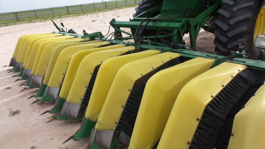 John Deere 7460 Cotton Stripper