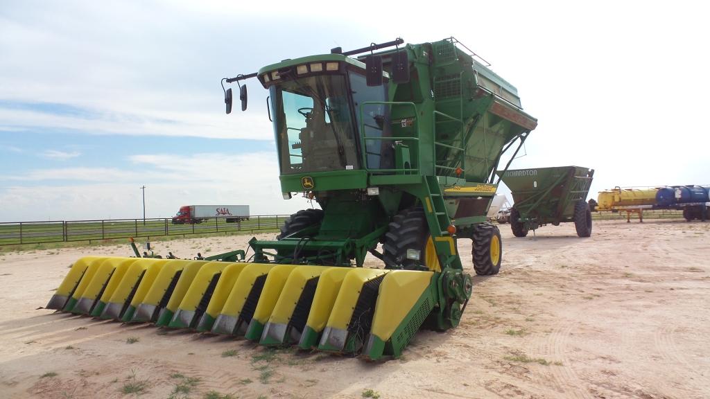 John Deere 7460 Cotton Stripper