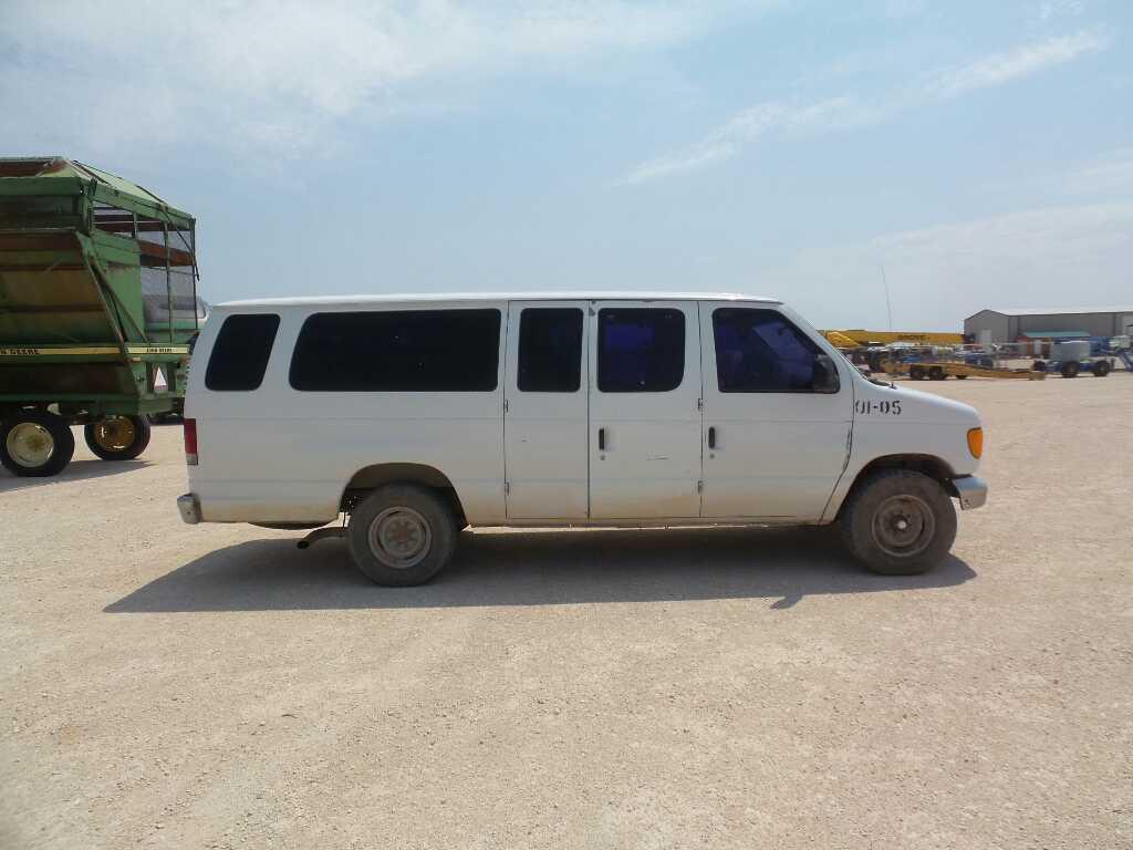 *2004 Ford E-350 XLT Super Duty Passenger Van