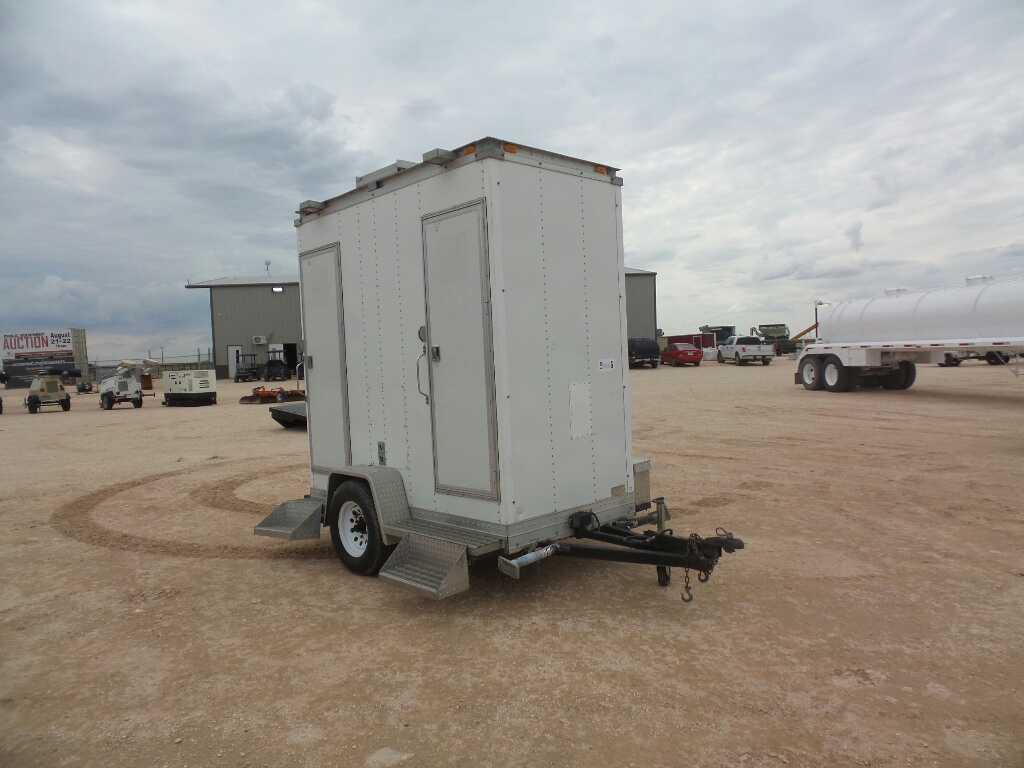 *MOBILE Portable Restroom Trailer