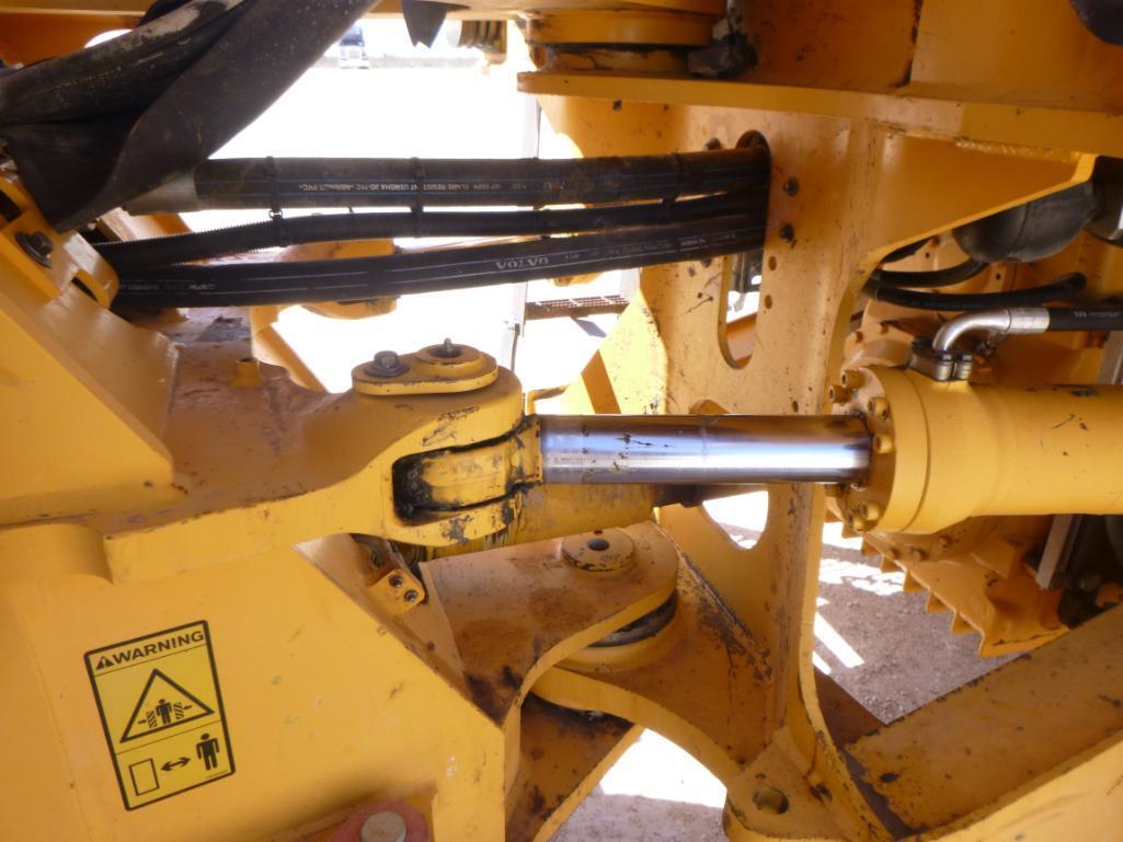 Volvo L220F Wheel Loader