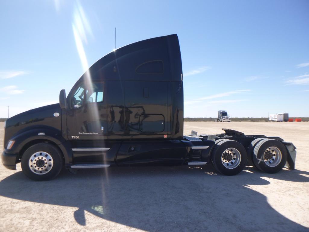 2011 Kenworth T700 Truck Tractor