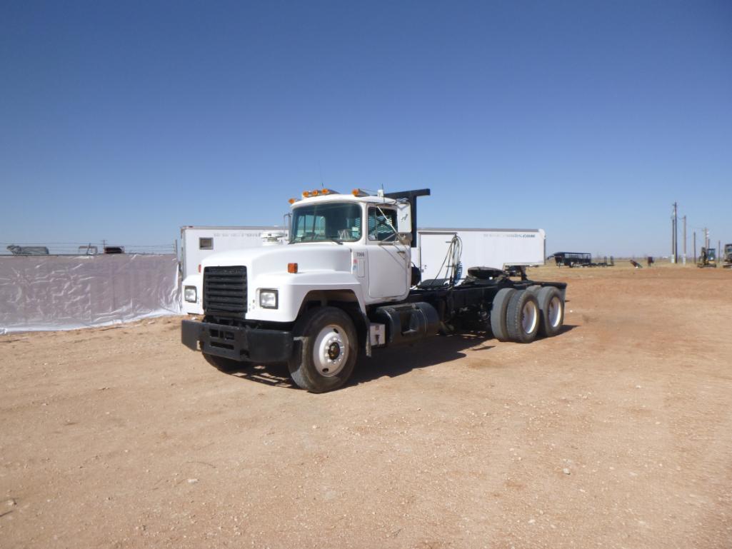 1999 Mack RD688S Truck Tractor