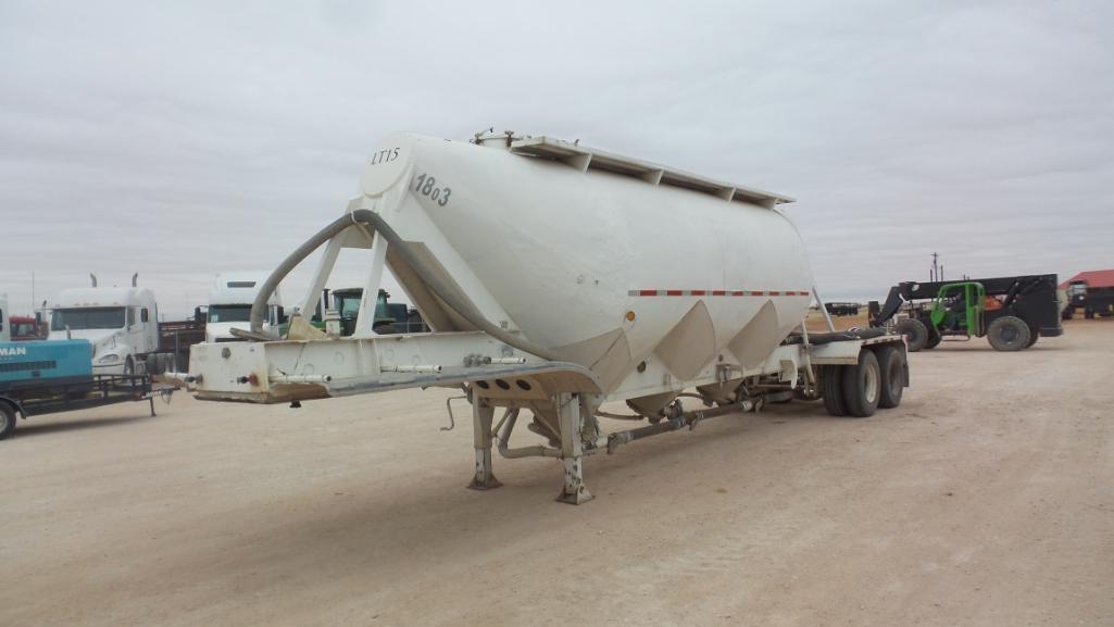 1972 Fruehauf Pneumatic Trailer