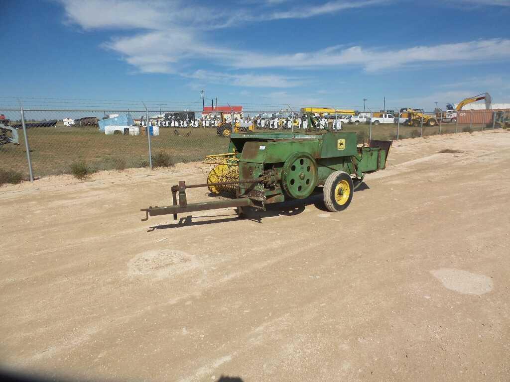 John Deere 336 Square Baler