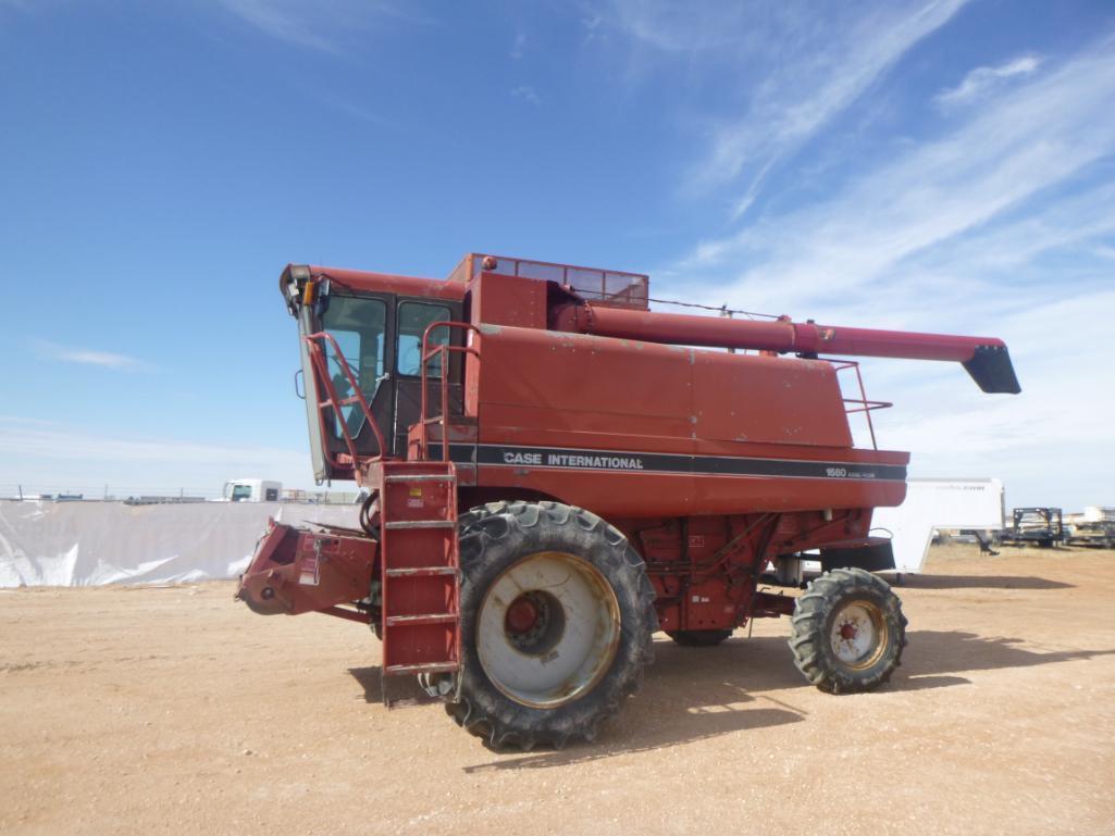 Case International 1680 Combine