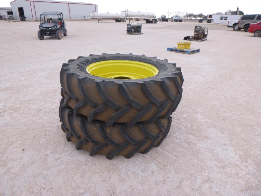 John Deere 480/70 R34 Duals