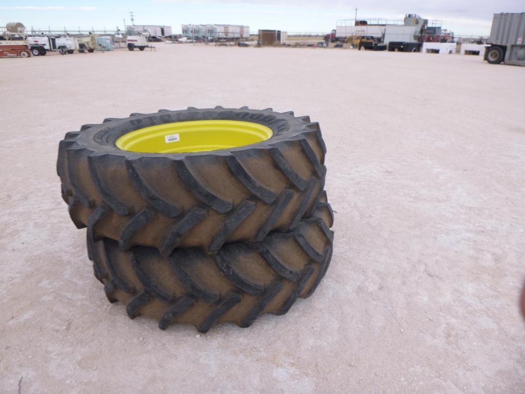 John Deere 480/70 R34 Duals