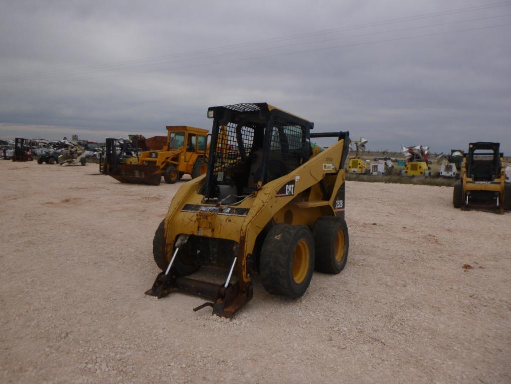 CAT 252B Skid Steer