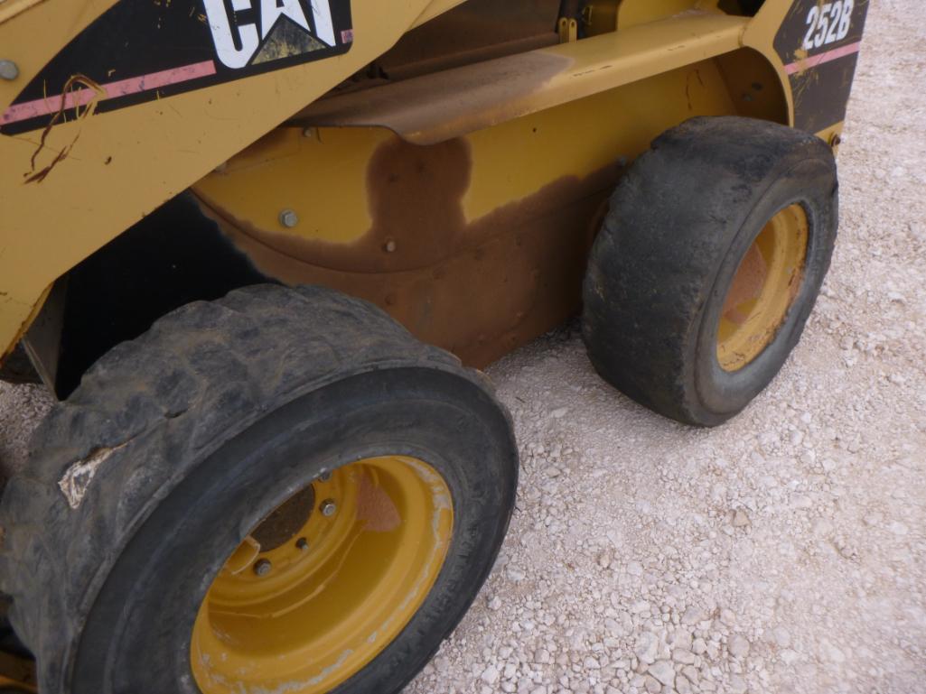 CAT 252B Skid Steer