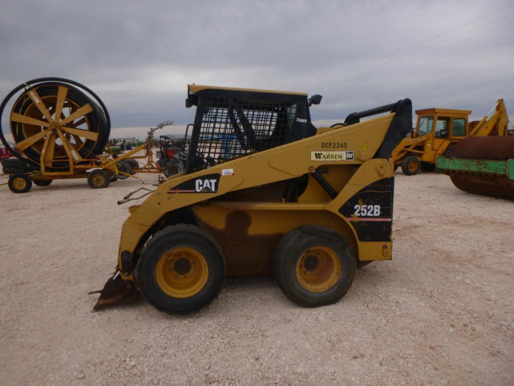 CAT 252B Skid Steer