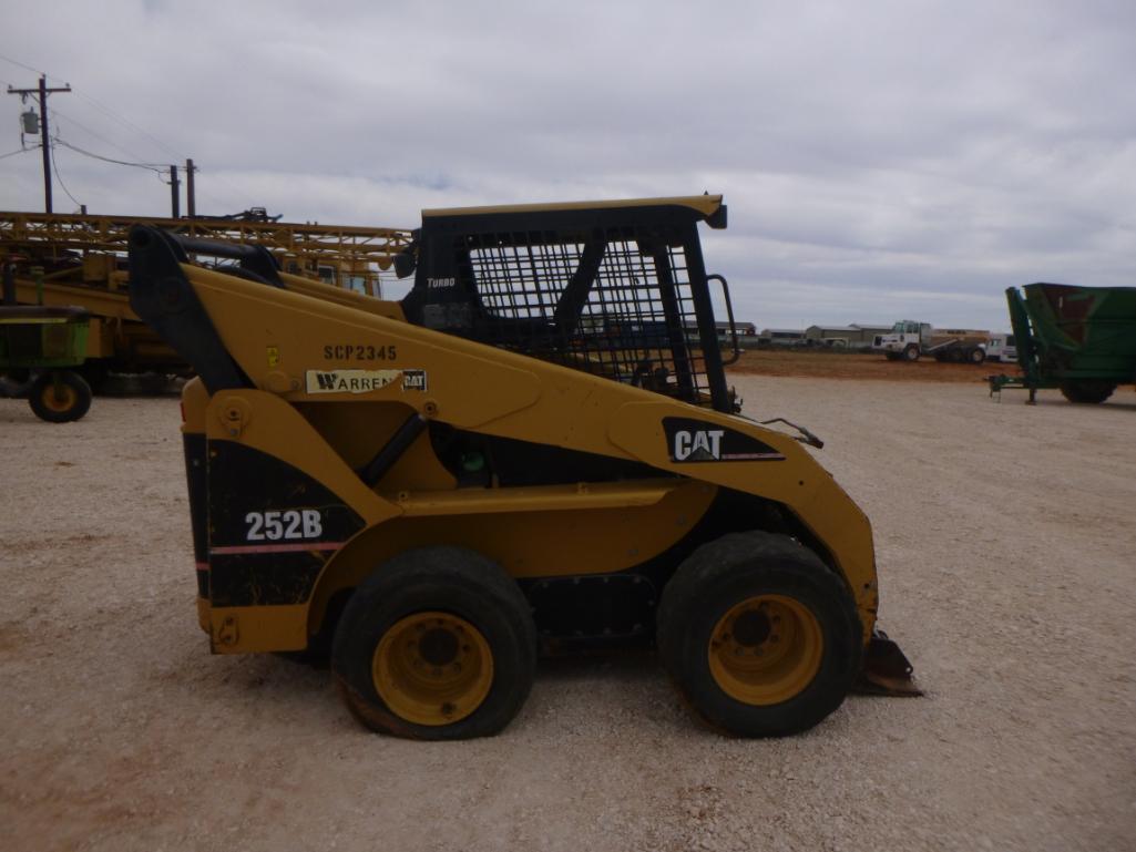 CAT 252B Skid Steer