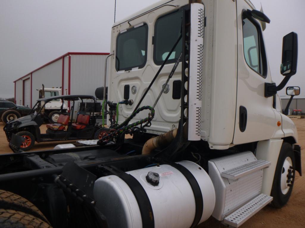 2014 Freightliner Day Cab Truck