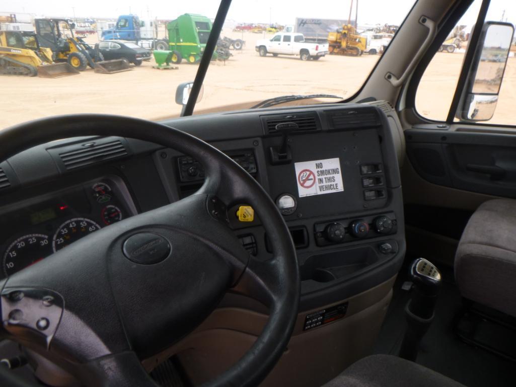 2014 Freightliner Day Cab Truck