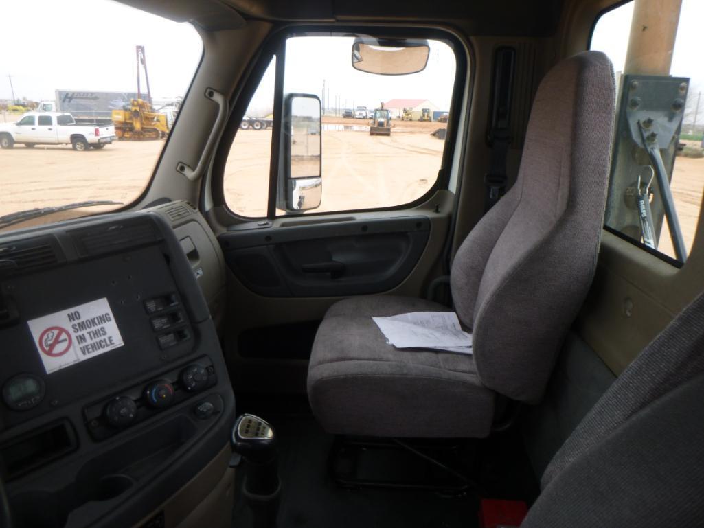 2014 Freightliner Day Cab Truck