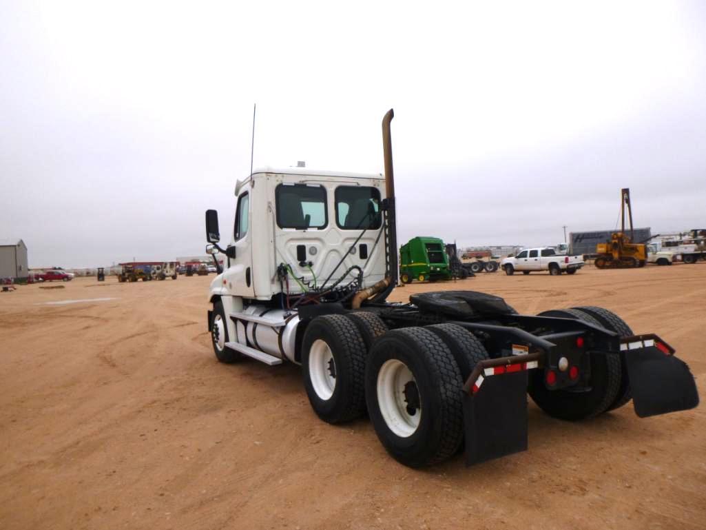 2014 Freightliner Day Cab Truck