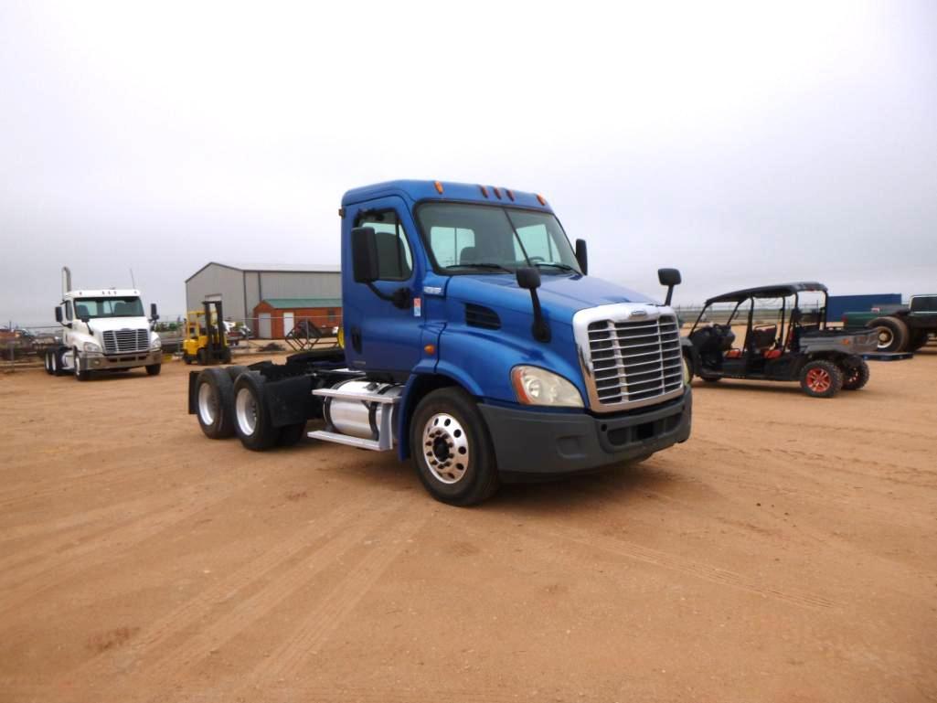 2010 Freightliner Day Cab Truck Tractor