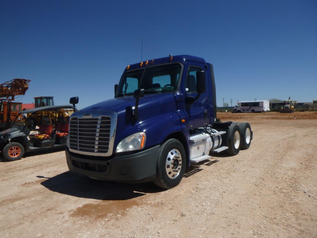 2012 Freightliner Cascadia Day Cab Truck