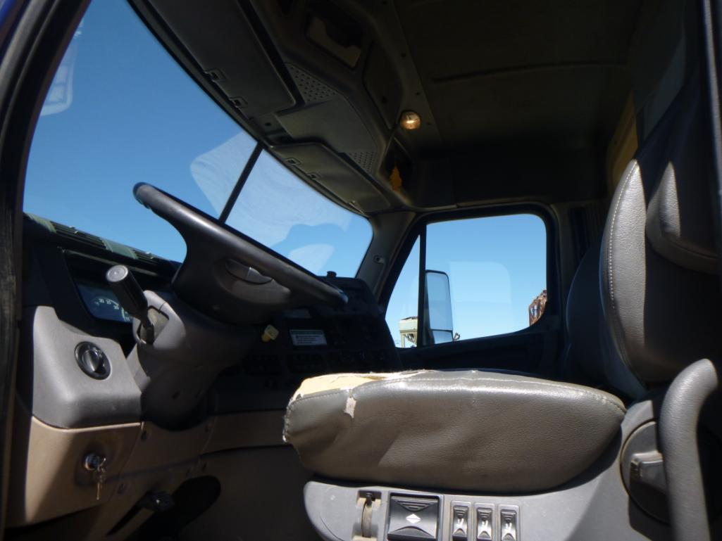 2012 Freightliner Cascadia Day Cab Truck