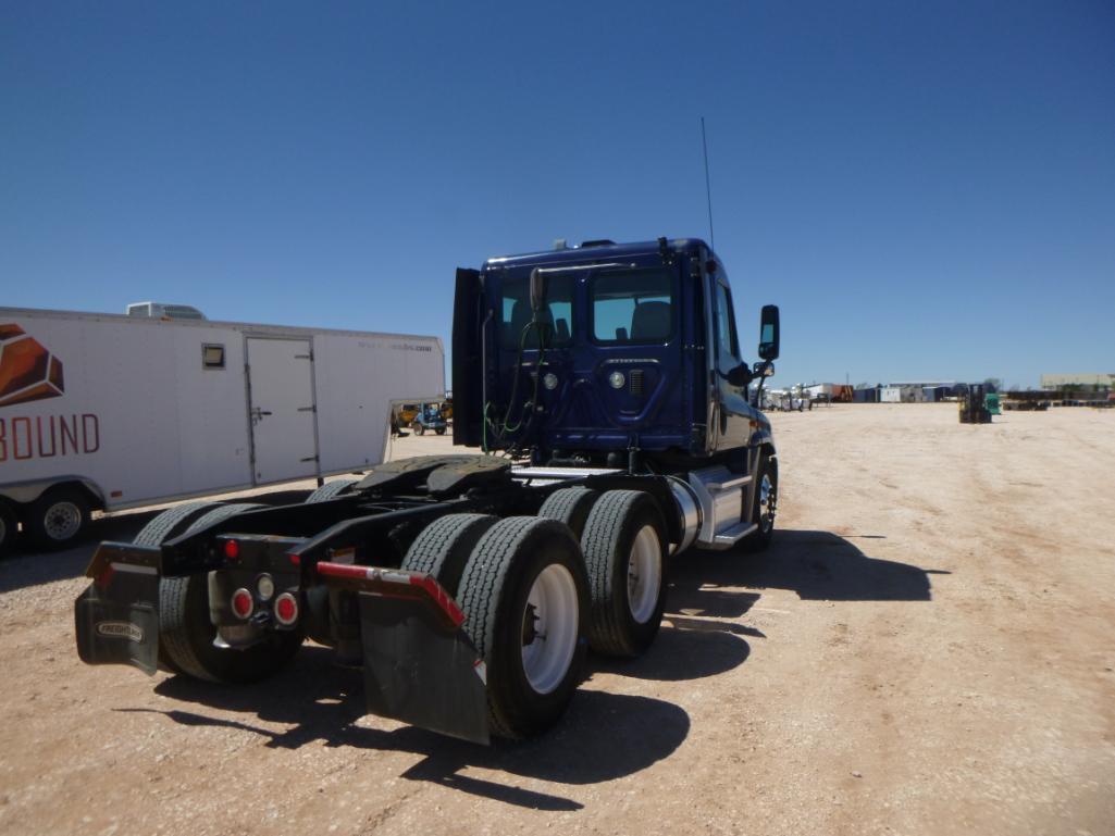 2012 Freightliner Cascadia Day Cab Truck