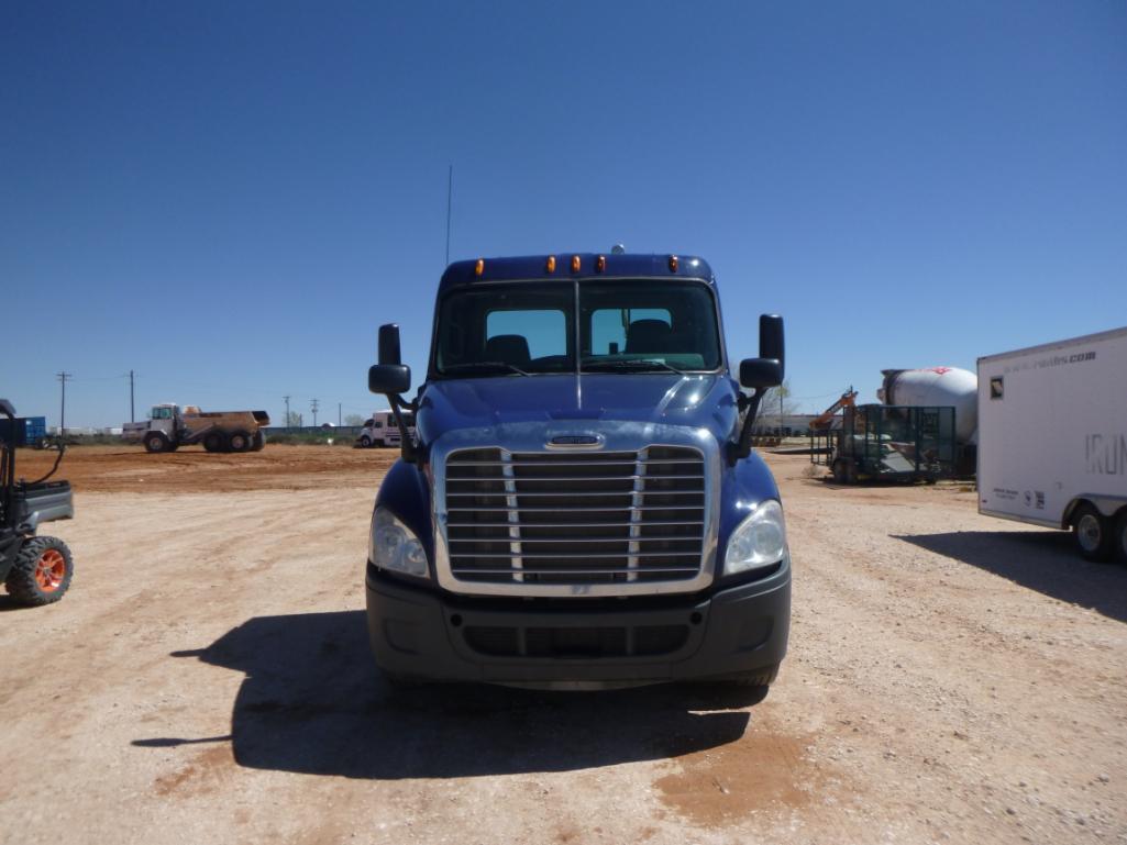 2012 Freightliner Cascadia Day Cab Truck