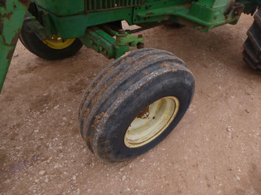 John Deere 2640 Tractor with Front end Loader