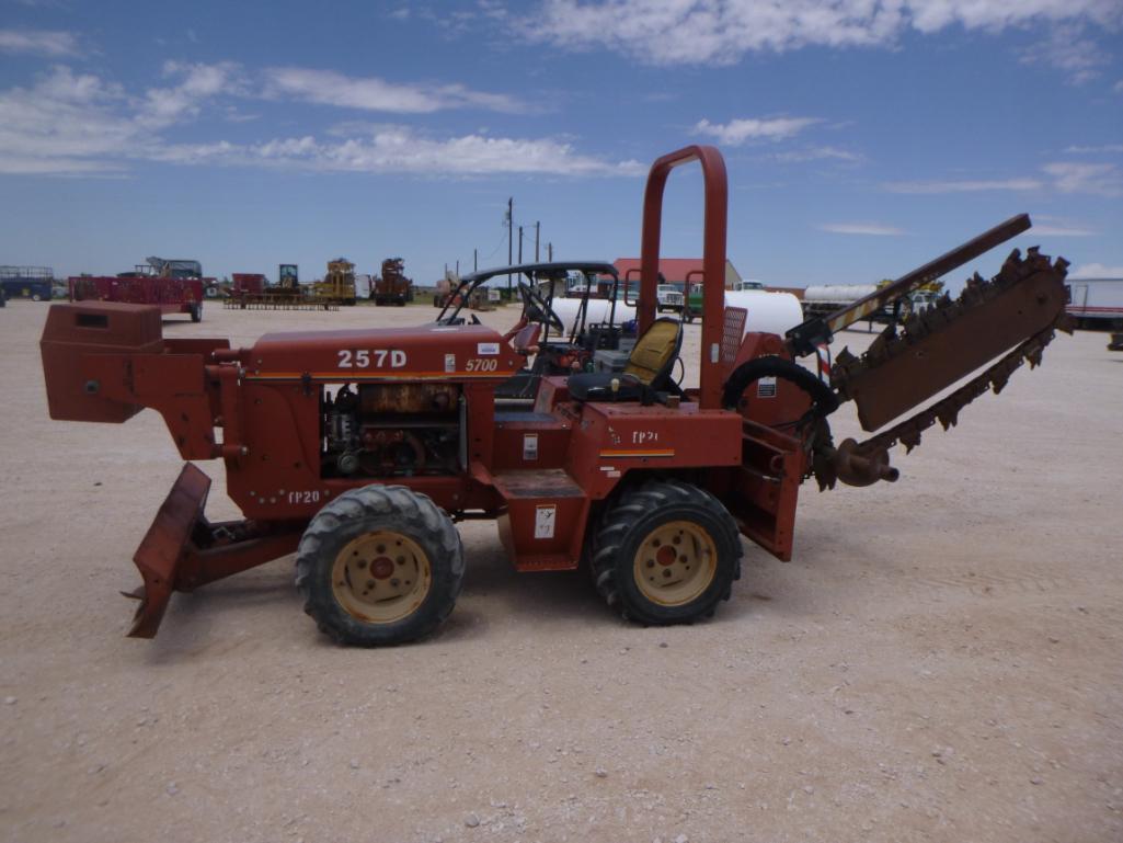 2000 Ditch Witch 5700 Trencher