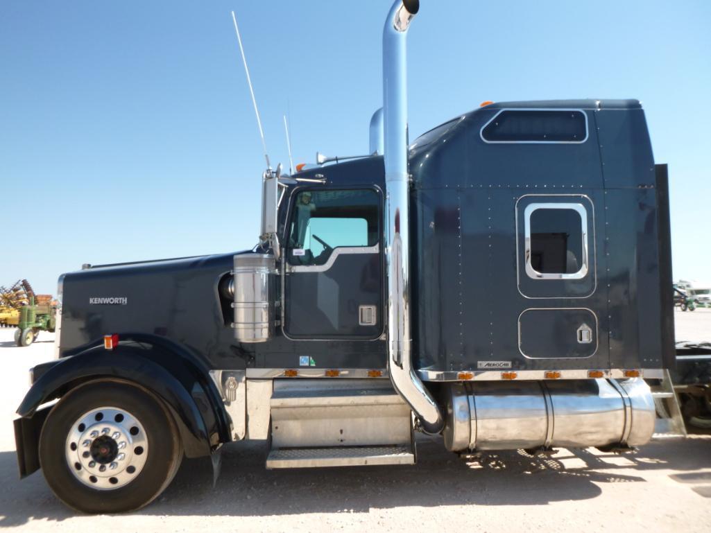 2000 Kenworth W900 Truck