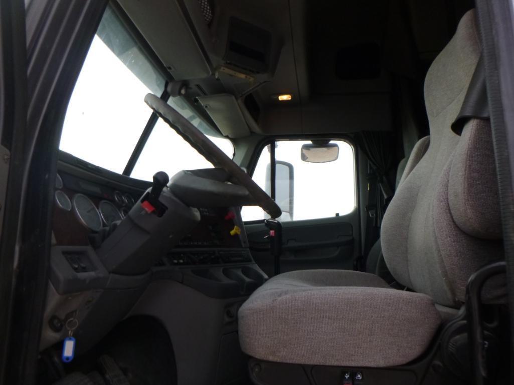 2007 Freightliner ST120 Truck