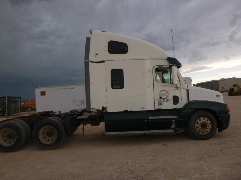 2007 Freightliner ST120 Truck