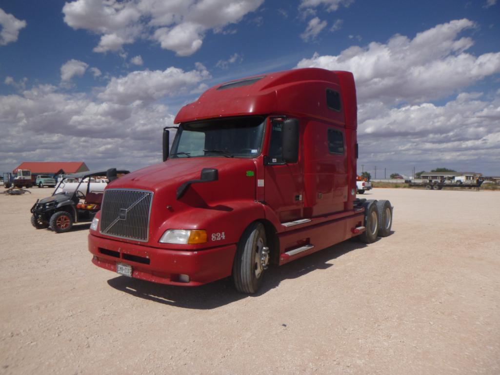 2001 Volvo VNL Truck