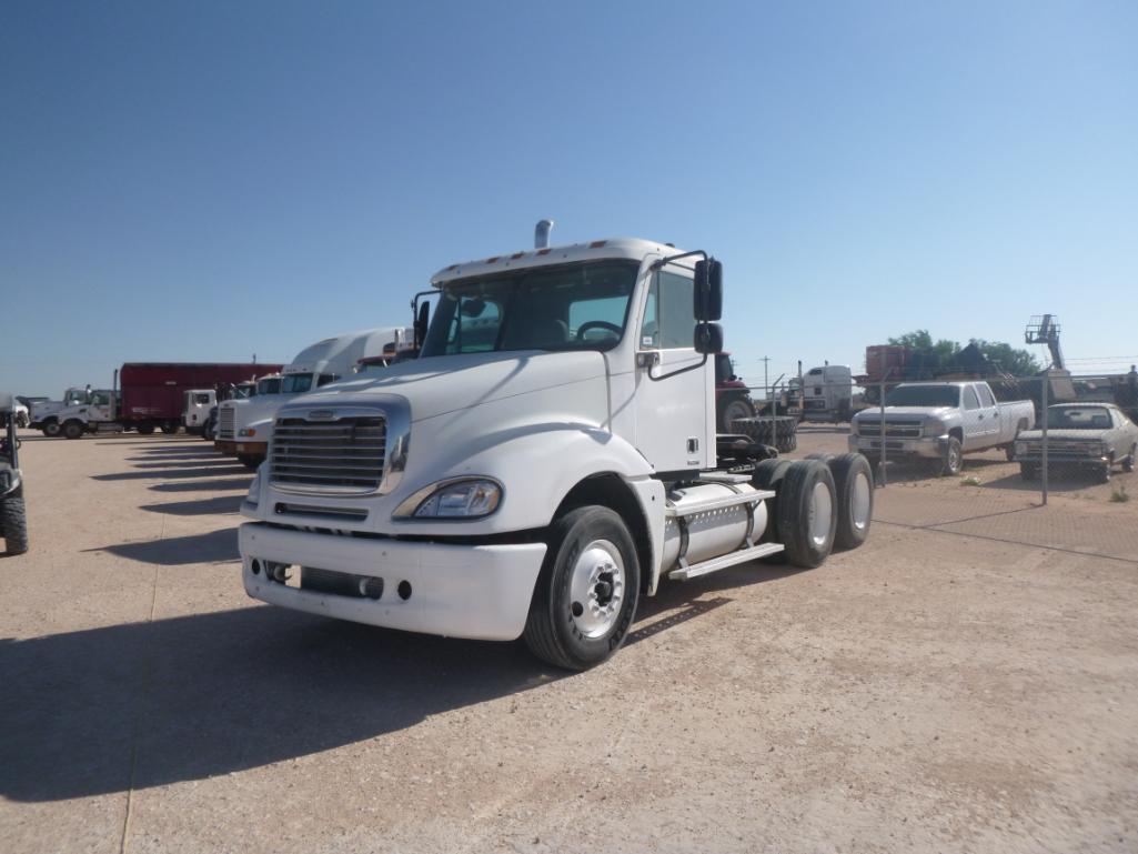 2006 Freightliner Columbia Day Cab Truck