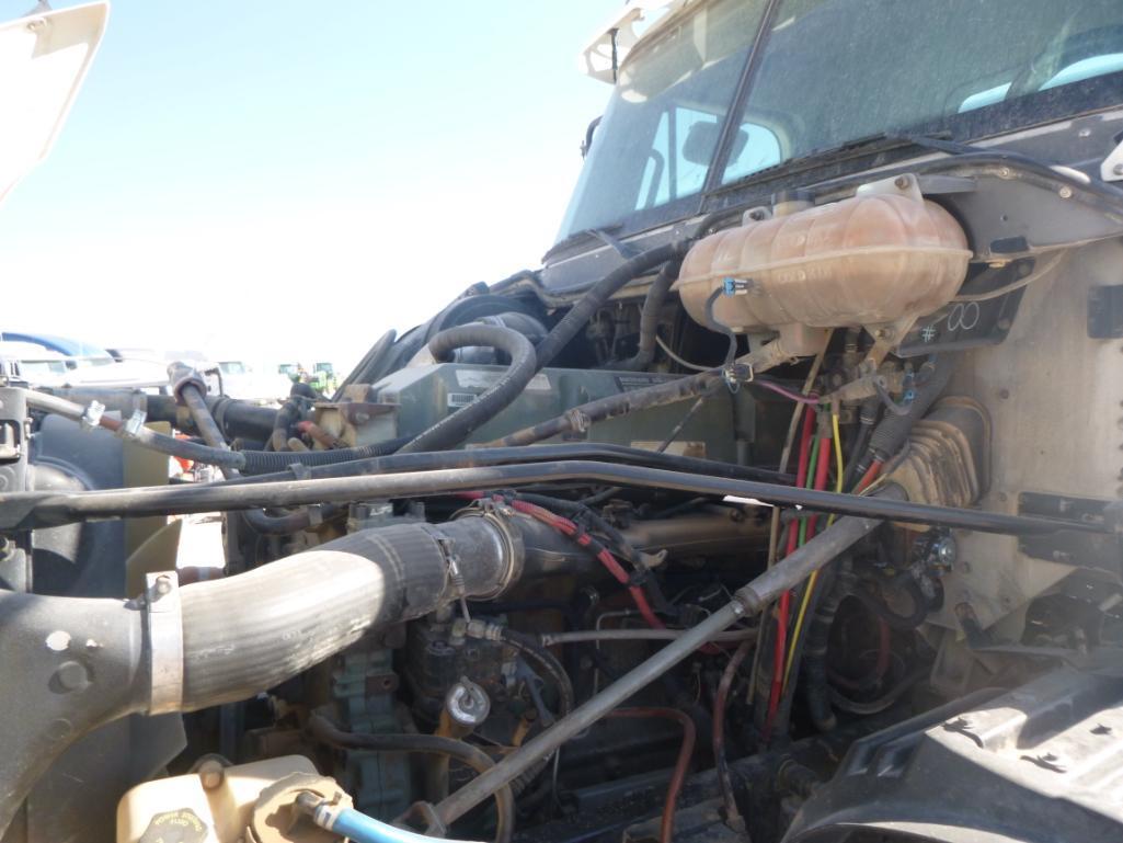 2006 Freightliner Columbia Day Cab Truck