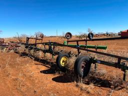 John Deere 9 Row 40'' Lister Toolbar, Fold Up Markers...