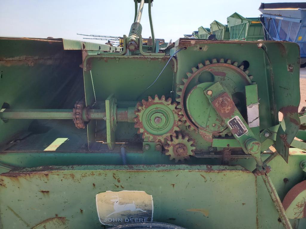 John Deere 347 Square Baler