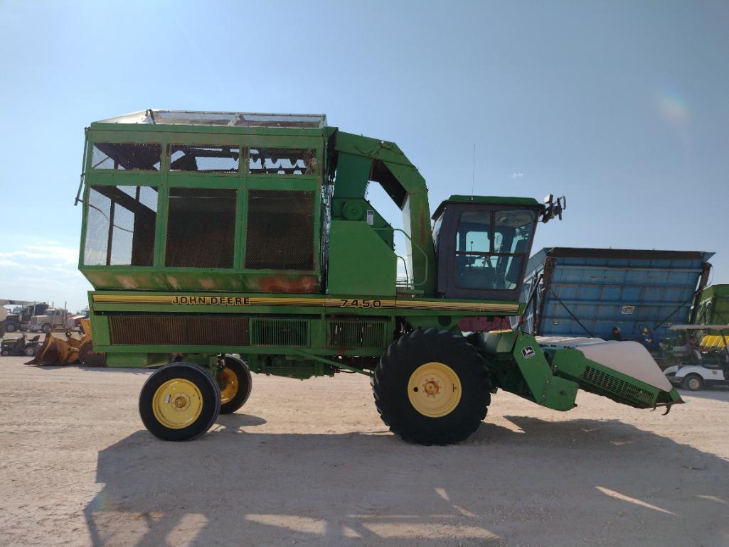 1996 John Deere 7450 Cotton Stripper