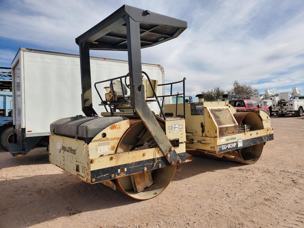 Ingersoll Rand DD-110HF Double Drum Roller