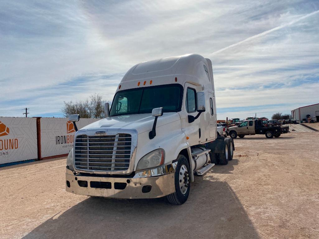 2010 Freightliner Semi Truck