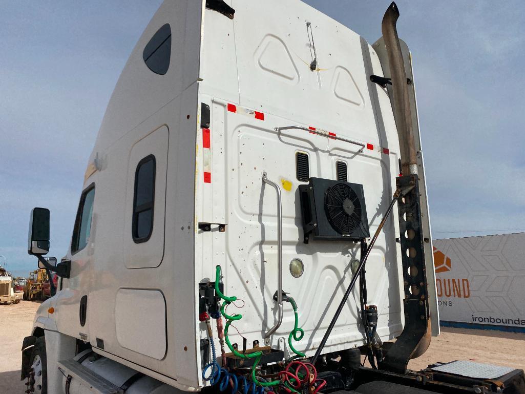 2010 Freightliner Semi Truck