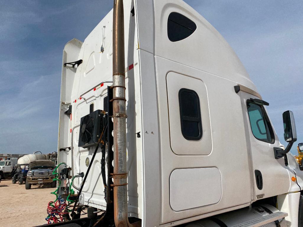 2010 Freightliner Semi Truck