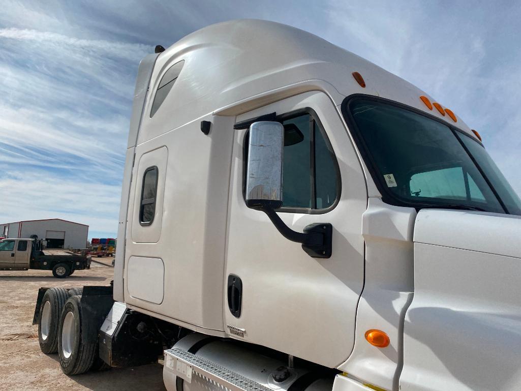 2010 Freightliner Semi Truck