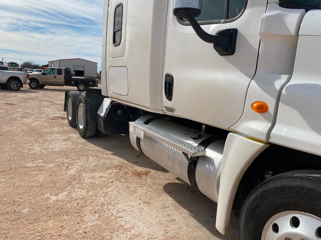 2010 Freightliner Semi Truck