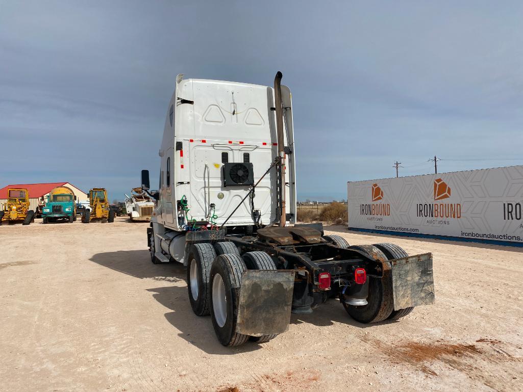 2010 Freightliner Semi Truck