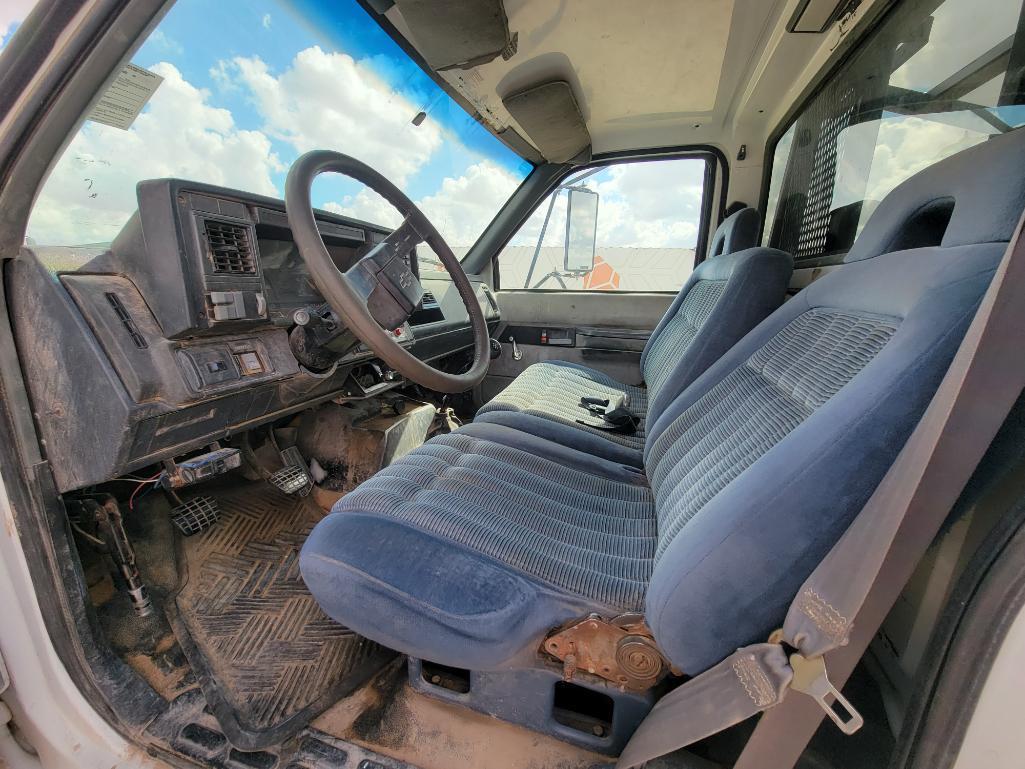 2002 Chevrolet C6500 Roustabout Truck