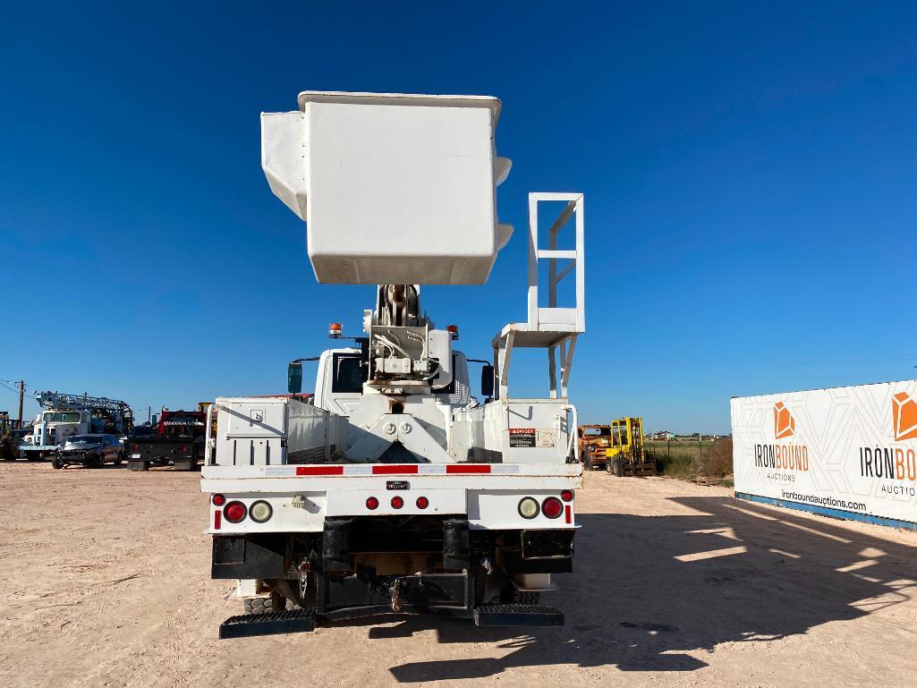 2004 International 7400 Bucket Truck ( Starts with Fluid)