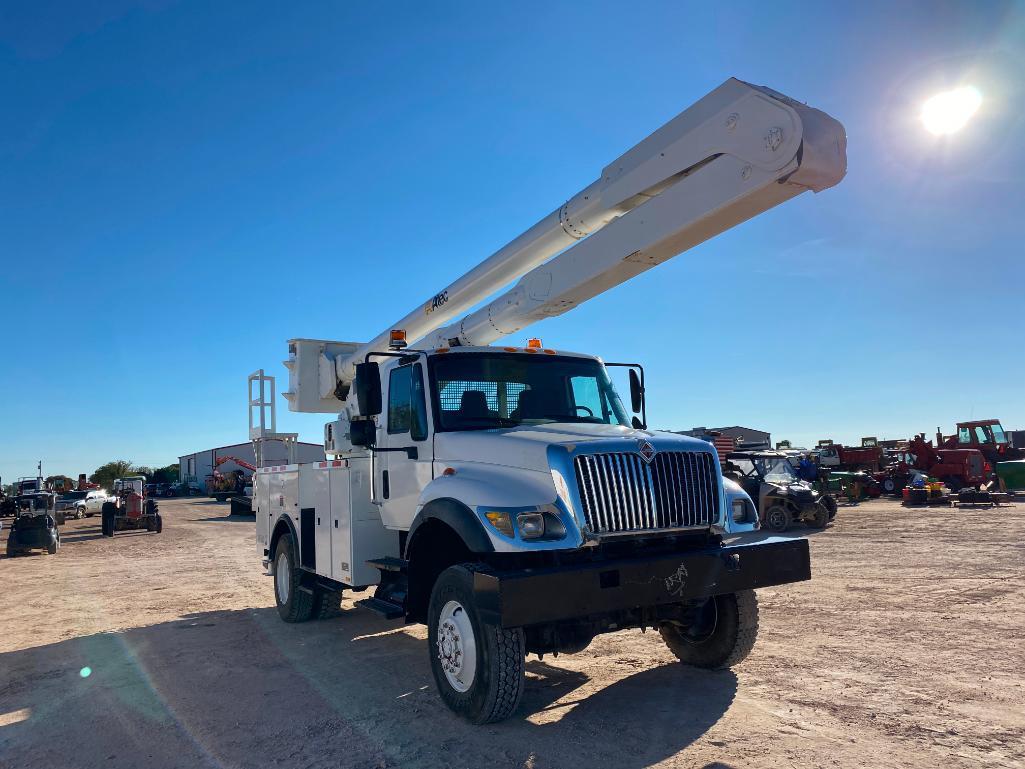 2004 International 7400 Bucket Truck ( Starts with Fluid)