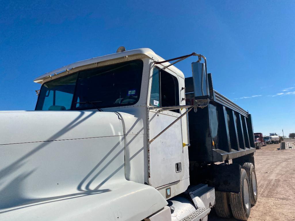 2001 Freightliner FLD120 Truck