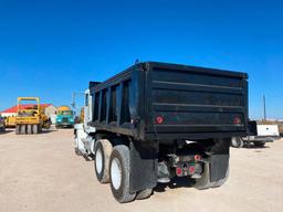 2001 Freightliner FLD120 Truck