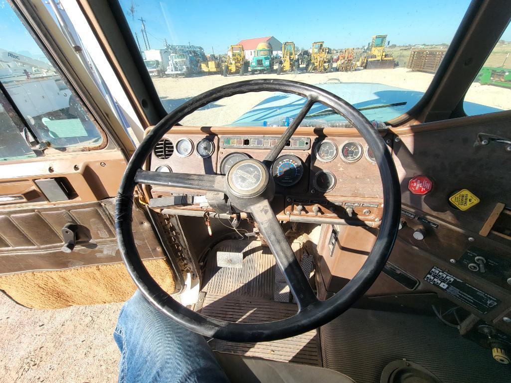 1988 Freightliner Truck w/ Fertilizer Tender