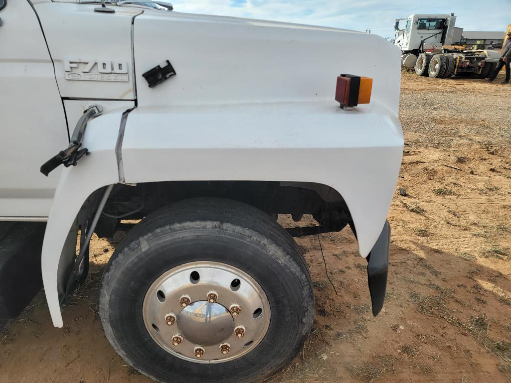 1989 Ford F700 Diesel, 20 + Tail Flatbed Truck